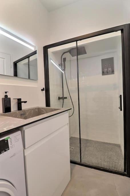Unique Loft Apartment Located 15 Minutes From The Champs Elysees Saint-Ouen  Exterior photo